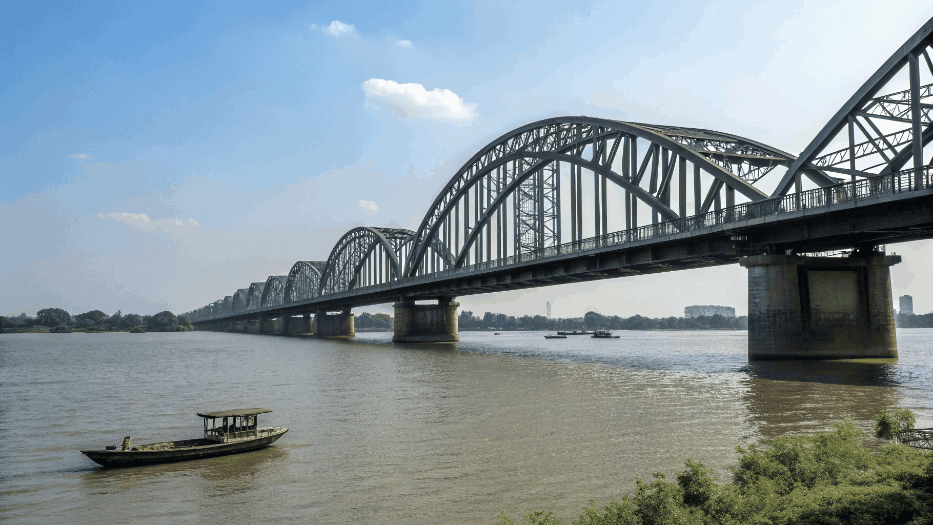 Direct flights from Mumbai to Hanoi Long Bien bridge